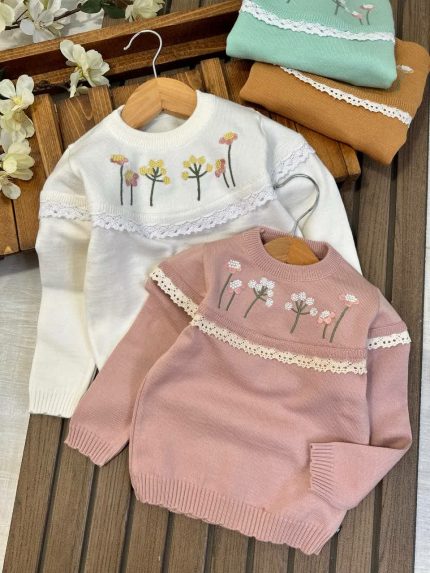 بلوز دخترانه بافتی گلدوزی نواری – مدل گیپور‌دار شیک و مجلسی